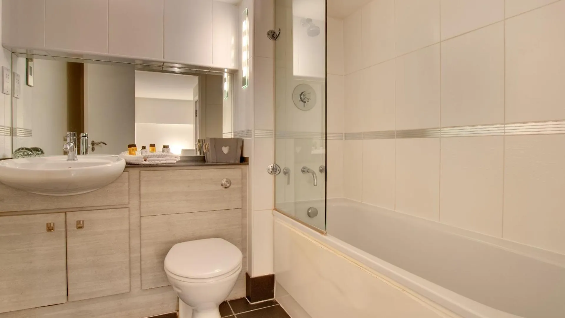Crown Apartments 1A By Week2Week Newcastle Upon Tyne Regno Unito